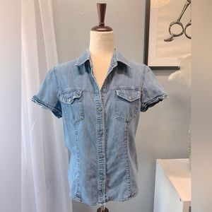 New York & Company Short Sleeve Denim Snap Closure Shirt Women’s Medium